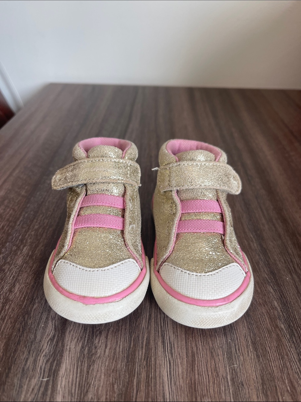 See Kai Run Gold Glitter High-Top Sneakers with Pink Trim size 4
